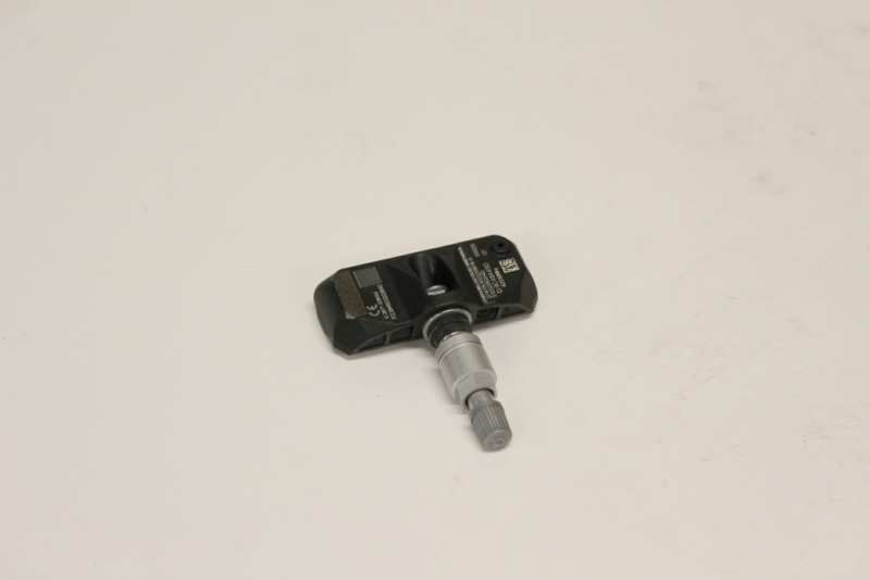 SCHRADER Raddrucksensor 10699266 Conti, TG1B_NO RF Link Siemens vdo 433 MHz, Daimler
Frequenzbereich [MHz]: 433, Kennbuchstabe: 4038, Gehäusefarbe: schwarz, Ventilfarbe: silber, Montageart: geschraubt, Fahrzeugausstattung: für Fahrzeuge mit Reifendruck-Kontrollsystem, Ergänzungsartikel/Ergänzende Info 2: mit Ventilen, mit Nut, Prüfzeichen: CE, zulässige Höchstgeschwindigkeit [km/h]: 250, Anzugsdrehmoment [Nm]: 6