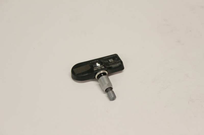 SCHRADER Tire pressure sensor 10699258 Frequency Range [MHz]: 433, Code: 4026, Housing Colour: Black, Valve colour: Silver, Mounting Type: Bolted, Vehicle Equipment: for vehicles with tyre pressure control system, Supplementary Article/Info 2: with valves, with nut, Inspection Tag: CE, Permissible maximum speed [km/h]: 250, Tightening Torque [Nm]: 8 
Frequency Range [MHz]: 433, Code: 4026, Housing Colour: Black, Valve colour: Silver, Mounting Type: Bolted, Vehicle Equipment: for vehicles with tyre-pressure monitoring system, Supplem