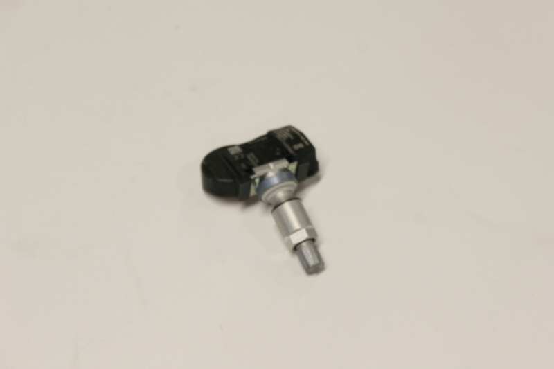 SCHRADER Raddrucksensor 10699255 Conti, TG1C 433 MHz, Ford
Frequenzbereich [MHz]: 433, Kennbuchstabe: 4019, Gehäusefarbe: schwarz, Ventilfarbe: silber, Montageart: geschraubt, Fahrzeugausstattung: für Fahrzeuge mit Reifendruck-Kontrollsystem, Ergänzungsartikel/Ergänzende Info 2: mit Ventilen, mit Nut, Prüfzeichen: CE, zulässige Höchstgeschwindigkeit [km/h]: 250, Anzugsdrehmoment [Nm]: 8