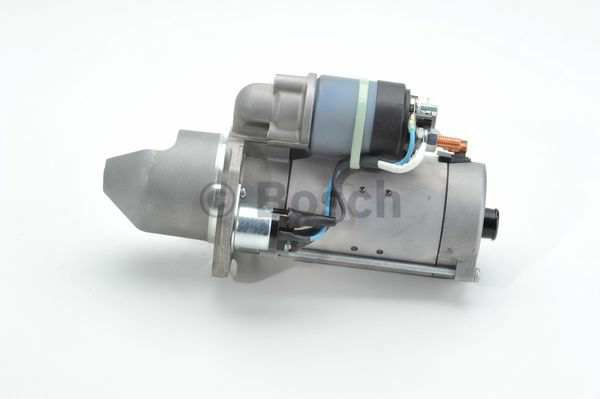 BOSCH Starter 487108 Neu
Spannung [V]: 24, Starterleistung [kW]: 4, Anzahl der Befestigungsbohrungen: 3, Anzahl der Gewindebohrungen: 0, Zähnezahl: 10, Klemme: 30, 50, 31, Flansch-O [mm]: 89, Drehrichtung: Drehrichtung im Uhrzeigersinn, Ritzel-Grundposition [mm]: 48, Starterausführung: eigengelagert, Bohrung-O [mm]: 10,9, Bohrung-O 2 [mm]: 10,9, Bohrung-O 3 [mm]: 10,9, Länge [mm]: 320, Lage/Grad: rechts, Befestigungswinkel [Grad]: 120, Winkelmaß Maulöffnung [Grad]: 200, Winkelmaß Befestigungsbohrung [Grad]: 120 1.