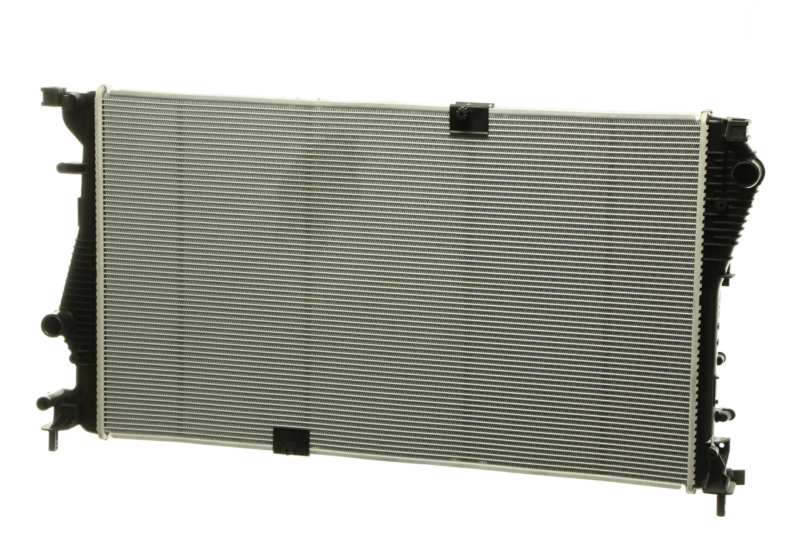 NISSENS Radiator 10371891 Cooling fins material: Aluminium, Core Depth [mm]: 26, Core Length [mm]: 780, Core Width [mm]: 468, Inlet O [mm]: 32, Outlet O [mm]: 32, Radiator type: Brazed cooling fins, Supplementary Article/Info 2: without cap, without expansion tank, Supplementary Article/Supplementary Info: with gaskets/seals, Water Tank Material (radiator): Plastic 1.