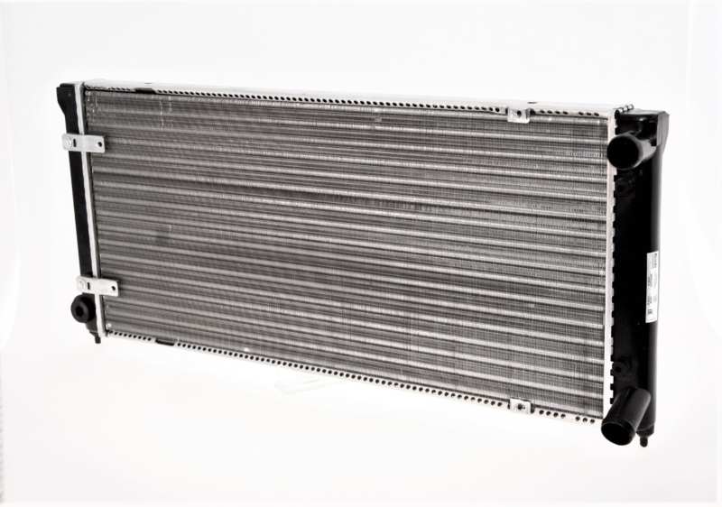NISSENS Radiator 293565 Aluminum/plastic
Cooling fins material: Aluminium, Core Depth [mm]: 34, Core Length [mm]: 675, Core Width [mm]: 322, Inlet O [mm]: 32, Outlet O [mm]: 32, Radiator type: Mechanically jointed cooling fins, Supplementary Article/Info 2: without expansion tank, Supplementary Article/Supplementary Info: without gasket/seal, Water Tank Material (radiator): Plastic 1.