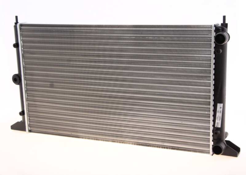 NISSENS Radiator 293553 Aluminum/plastic
Cooling fins material: Aluminium, Core Depth [mm]: 34, Core Length [mm]: 645, Core Width [mm]: 378, Inlet O [mm]: 32, Outlet O [mm]: 32, Radiator type: Mechanically jointed cooling fins, Supplementary Article/Info 2: without cap, without expansion tank, Supplementary Article/Supplementary Info: with gaskets/seals, Water Tank Material (radiator): Plastic 1.