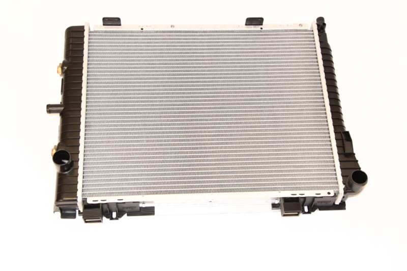 NISSENS Radiator 292960 Aluminum/plastic
Cooling fins material: Aluminium, Core Depth [mm]: 32, Core Length [mm]: 520, Core Width [mm]: 419, Inlet O [mm]: 36, Outlet O [mm]: 36, Radiator type: Brazed cooling fins, Supplementary Article/Info 2: without cap, without expansion tank, Supplementary Article/Supplementary Info: with oil cooler, without gasket/seal, Water Tank Material (radiator): Plastic 1.