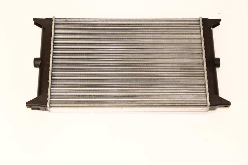 NISSENS Radiator 293824 Aluminum/plastic
Cooling fins material: Aluminium, Core Depth [mm]: 32, Core Length [mm]: 480, Core Width [mm]: 322, Inlet O [mm]: 32, Outlet O [mm]: 32, Radiator type: Mechanically jointed cooling fins, Supplementary Article/Info 2: without expansion tank, Supplementary Article/Supplementary Info: with gaskets/seals, Water Tank Material (radiator): Plastic 1.