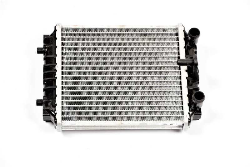 NISSENS Radiator 10657350 Cooling fins material: Aluminium, Core Depth [mm]: 26, Core Length [mm]: 215, Core Width [mm]: 188, Inlet O [mm]: 20, Outlet O [mm]: 20, Radiator type: Brazed cooling fins, Supplementary Article/Info 2: without expansion tank, Supplementary Article/Supplementary Info: with gaskets/seals, Water Tank Material (radiator): Plastic 1.
