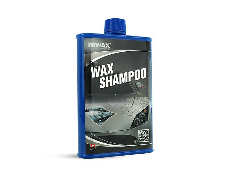 RIWAX Autoshampoo 11435464 Wax Shampoo - Wachsshampoo, 450g. Waschen und Konservieren in einem Arbeitsgang. Wax Shampoo entfernt Fett und Schmutz, ohne den Lack zu beschädigen. Gleichzeitig schützt es mit einer Wachsschicht und verleiht der behandelten Oberfläche neuen Glanz. Vor der Anwendung das Fahrzeug mit klarem Wasser abspülen. 1-2 Kappen Wax Shampoo mit 10 Litern Wasser mischen. Fahrzeug gründlich mit Waschschwamm oder Waschhandschuh reinigen, dann mit klarem Wasser abspülen. Produkt nicht auf der Oberfläche antroc