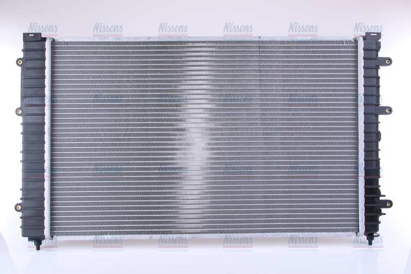 NISSENS Radiator 292081 Aluminum/plastic
Cooling fins material: Aluminium, Core Depth [mm]: 26, Core Length [mm]: 632, Core Width [mm]: 399, Radiator type: Brazed cooling fins, Supplementary Article/Supplementary Info: with oil cooler, Water Tank Material (radiator): Plastic 1.