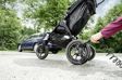 KÄRCHER Mobiles Reinigungszubehör für den Außenbereich 11541653 Mit dem optimal abgestimmten Zubehör des Adventure-Zubehörsets lässt sich Outdoor-Equipment überall reinigen. Die an die Spritzpistole anschließbare Universalbürste löst hartnäckigen Schmutz mit einer weichen Bürste und wäscht ihn weg. Mit dem Saugschlauch kann Wasser aus alternativen Wasserquellen wie Brunnen oder Wassertanks gewonnen werden. Zur Aufbewahrung des Zubehörs dient die im Lieferumfang enthaltene Box, die an der Unterseite des Druckgerätes befestigt werden kann. 3.