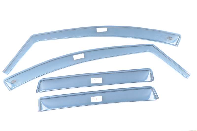 SZATUNA Luftabweiser 10859794 Front+Heckset (4 PCs), Mercedes A-Klasse, 5 Türen, 2005-2011, Fensterrahmen kann in Gummisiegel nicht angemessen installiert werden. Geprägte Form. Im Durchschnitt 7 cm breit. Es geht durch die gesamte Länge des Fensterrahmens. Transparente Rauchfarbe. Boxinhalt: 1 Set (vorne+hinterher) Luftabweiser, Zeichnungsanweisungen, Befestigungselemente.
