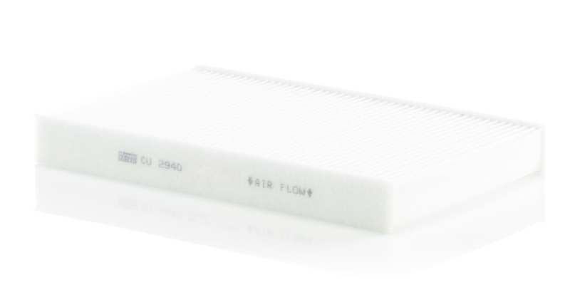MANN-FILTER Innenraumluftfilter 82621/1 Filterausführung: Partikelfilter, Länge [mm]: 285, Breite [mm]: 176, Höhe [mm]: 36 
Filterausführung: Partikelfilter, Hocheffizienz Version mit Aktivkohle (Art.-Nr.): FP 2940, Version mit Aktivkohle (Art.-Nr.): CUK 2940, EU-Produktsicherheitsverordnung (GPSR): IEC 60417-6183 mechanisches Fachwissen erforderlich, Einbauposition: Motorraum Beifahrerseite, unter der Wasserkastenabdeckung, Einbauzeit [min]: 12, Länge [mm]: 285, Breite [mm]: 176, Höhe [mm]: 36 1.
